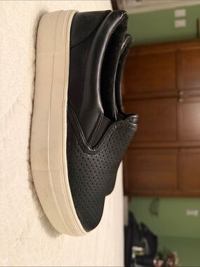 Women’s Black Slip-On Loafers Size 6